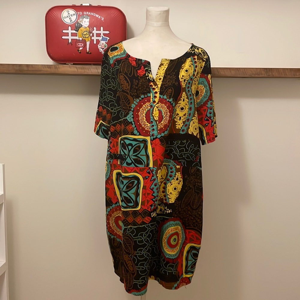 Zanzea dress or tunic, celebration print. XXL! Mock pockets, open collar. Cotton